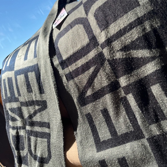 Fendi: Wool Scarf Vintage FENDI Mirrored - Picture 10 of 14